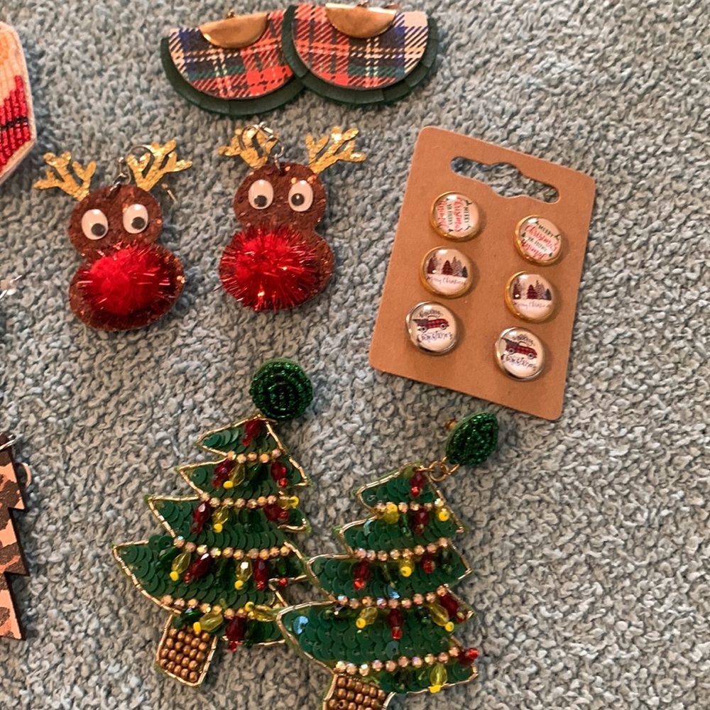 Christmas earring bundle - Picture 3 of 10